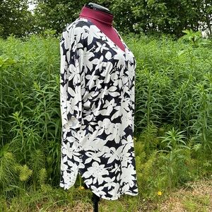 Chic Black and White Floral Women's Tunic